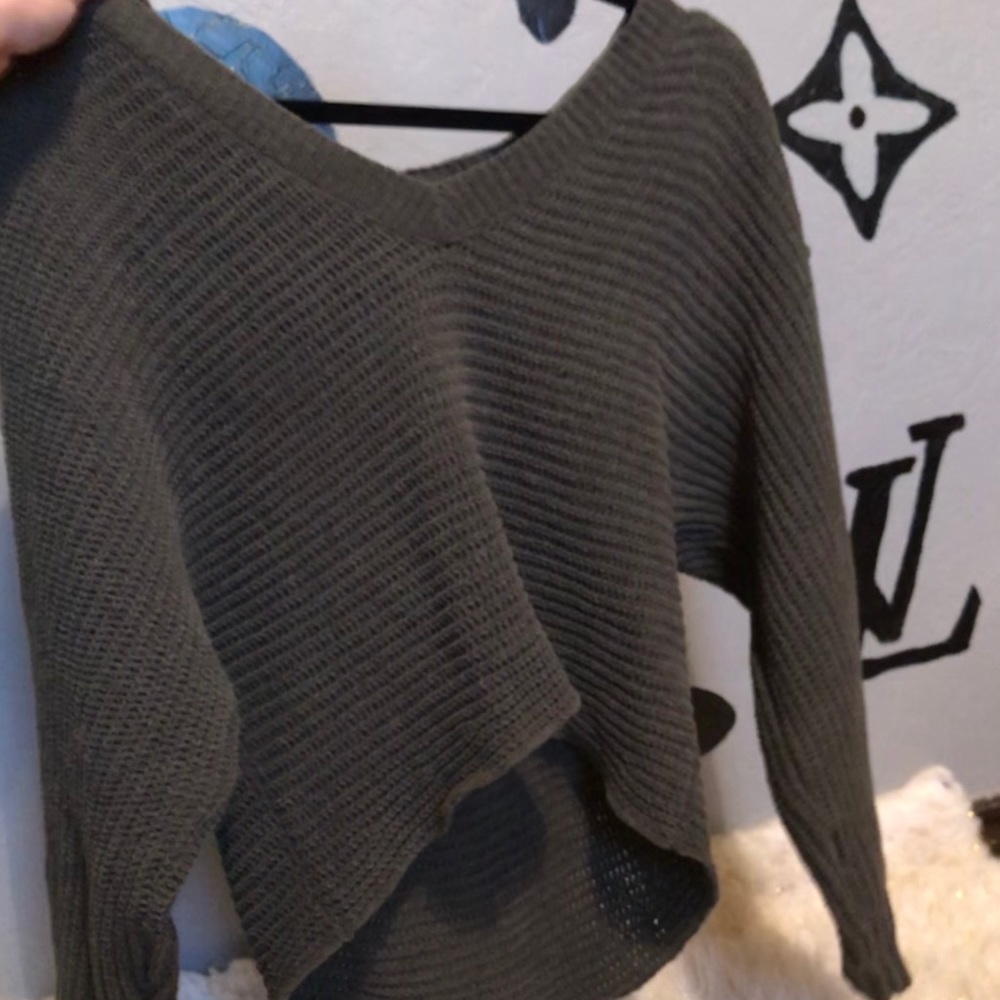 sweater - Picture 3 of 3